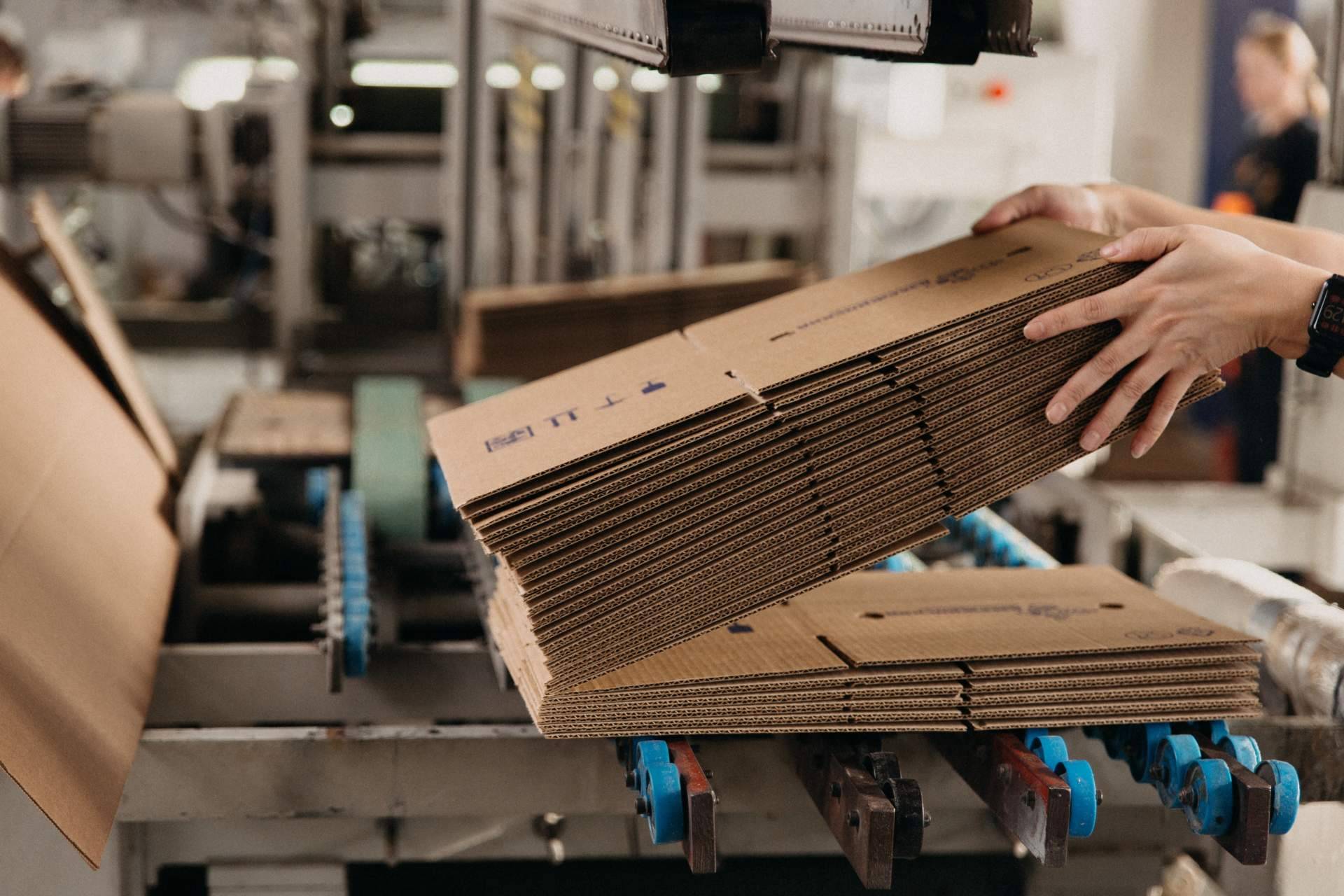 El proceso de fabricación del cartón corrugado, todo lo que hay que saber de la mano de HSBOX