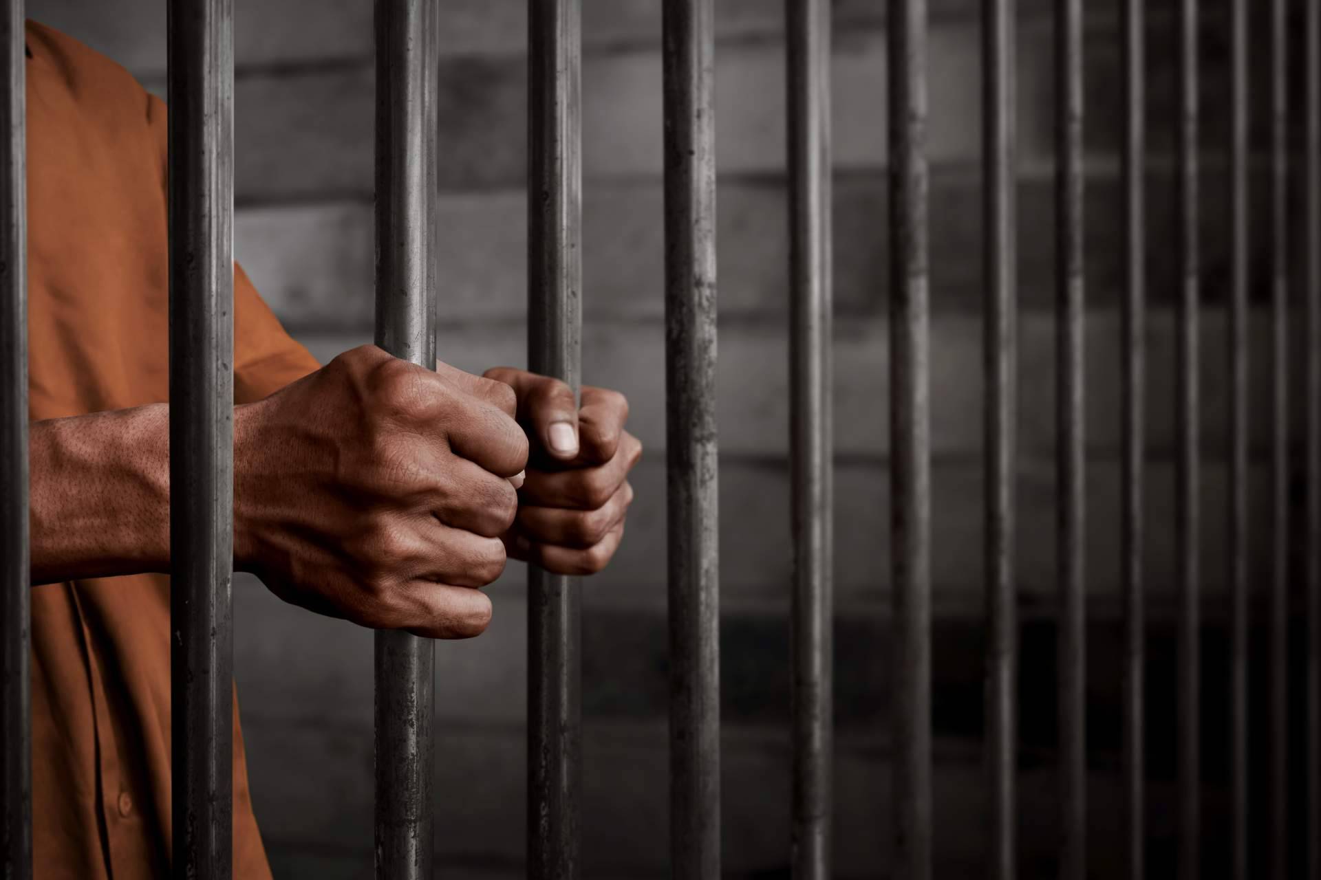Datos prácticos para evitar engaños al escoger una defensa penal, por Defensa Manejos