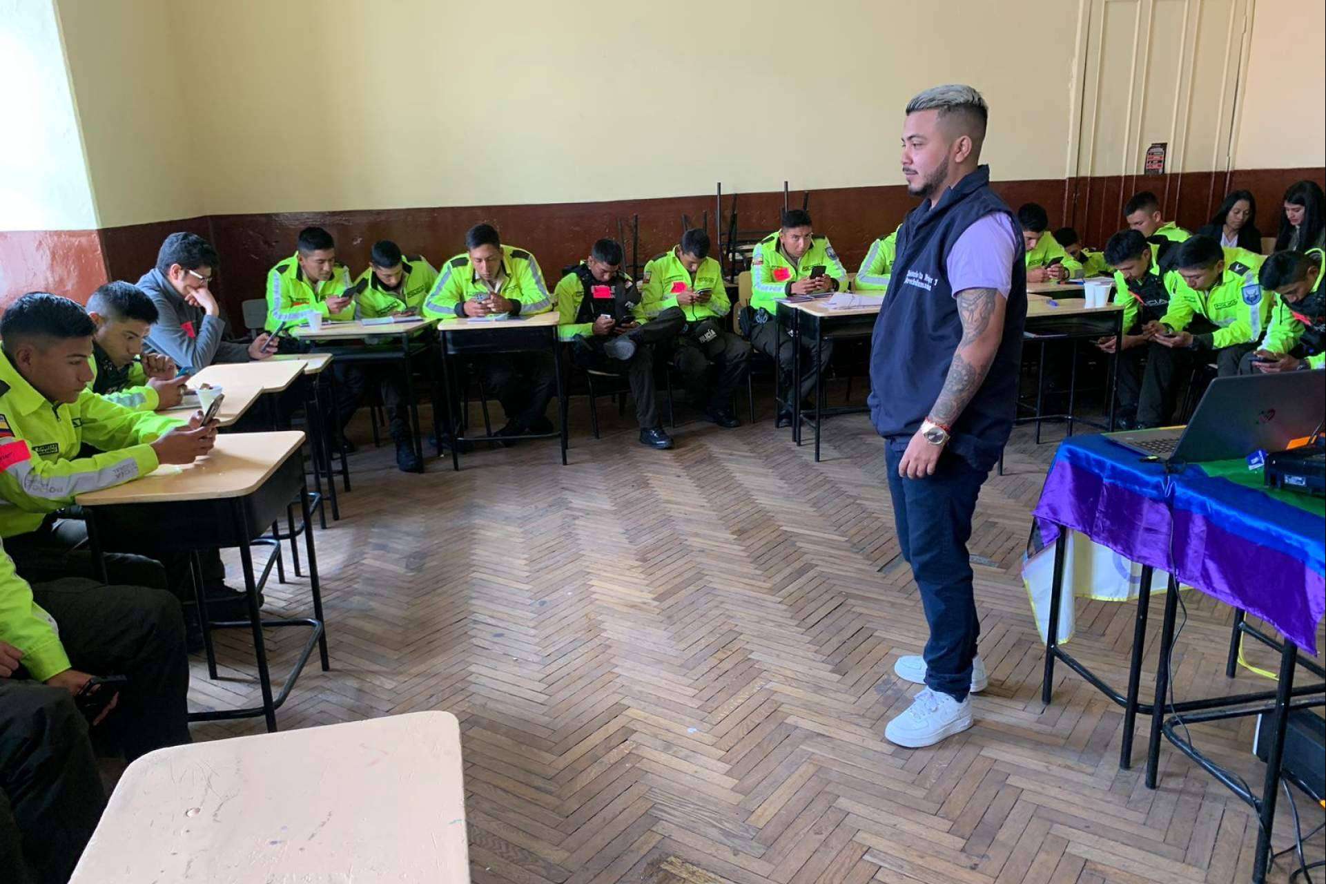 El Ministerio de la Mujer de Ecuador no cumple con la sentencia que ordena disculpas públicas a capacitador LGBTIQ+